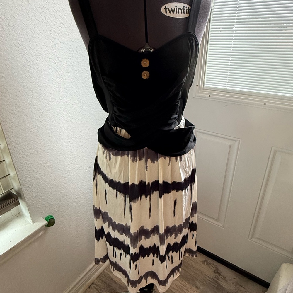 Elegant Black and White Midi Dress